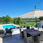 Bois De La Borde Holiday home *